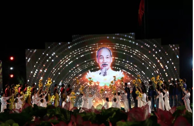 Những hình ảnh ấn tượng từ cầu truyền hình Hồ Chí Minh - Sáng ngời ý chí Việt Nam